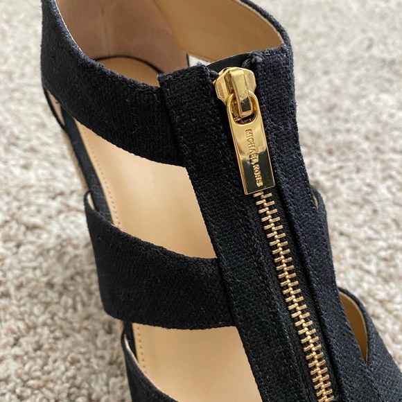 Michael Kors Zippered Wedge Sandals-Black-Size 8.5M-Excellent Condition! - Picture 8 of 8